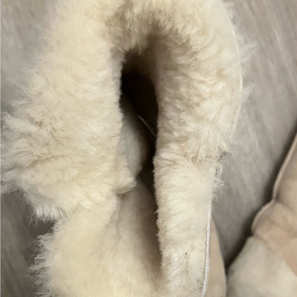 UGG tall Bailey 3 button boots - Picture 4 of 6